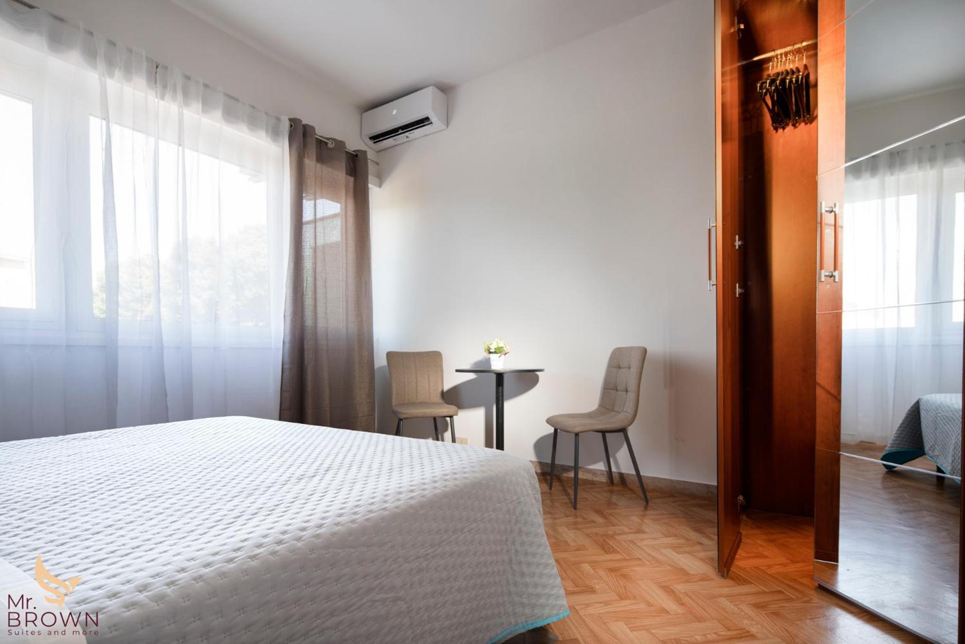 Mr Brown Home And Suites Rome Room photo